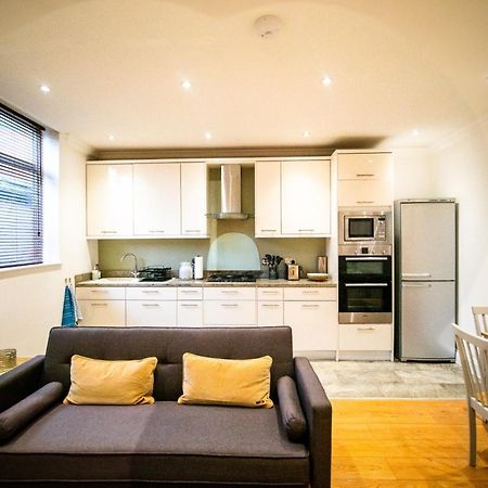 Stay With Serena Homes , One Bedroom Apartment Пърли Екстериор снимка