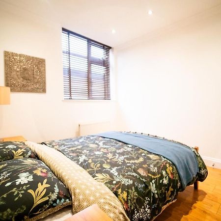 Stay With Serena Homes , One Bedroom Apartment Пърли Екстериор снимка