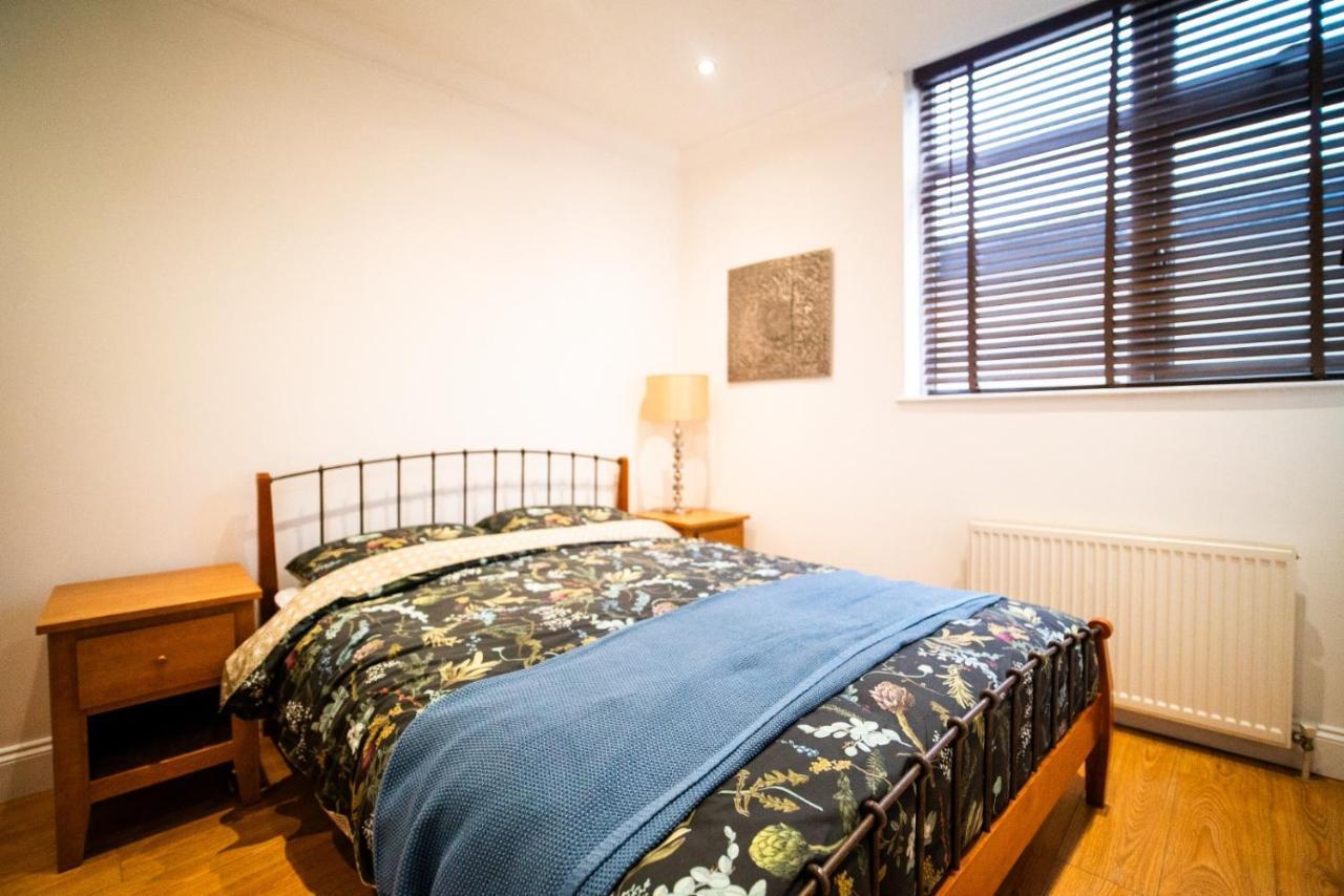 Stay With Serena Homes , One Bedroom Apartment Пърли Екстериор снимка