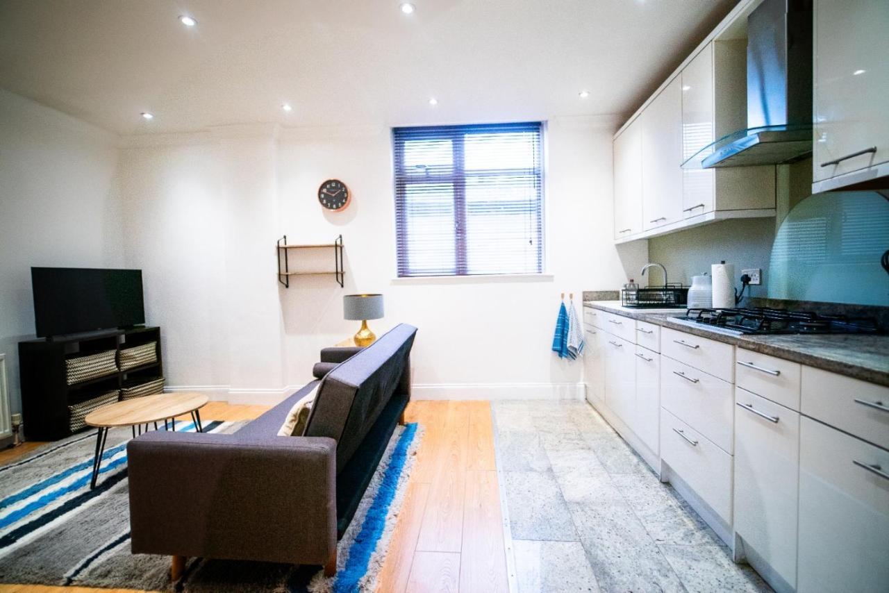 Stay With Serena Homes , One Bedroom Apartment Пърли Екстериор снимка